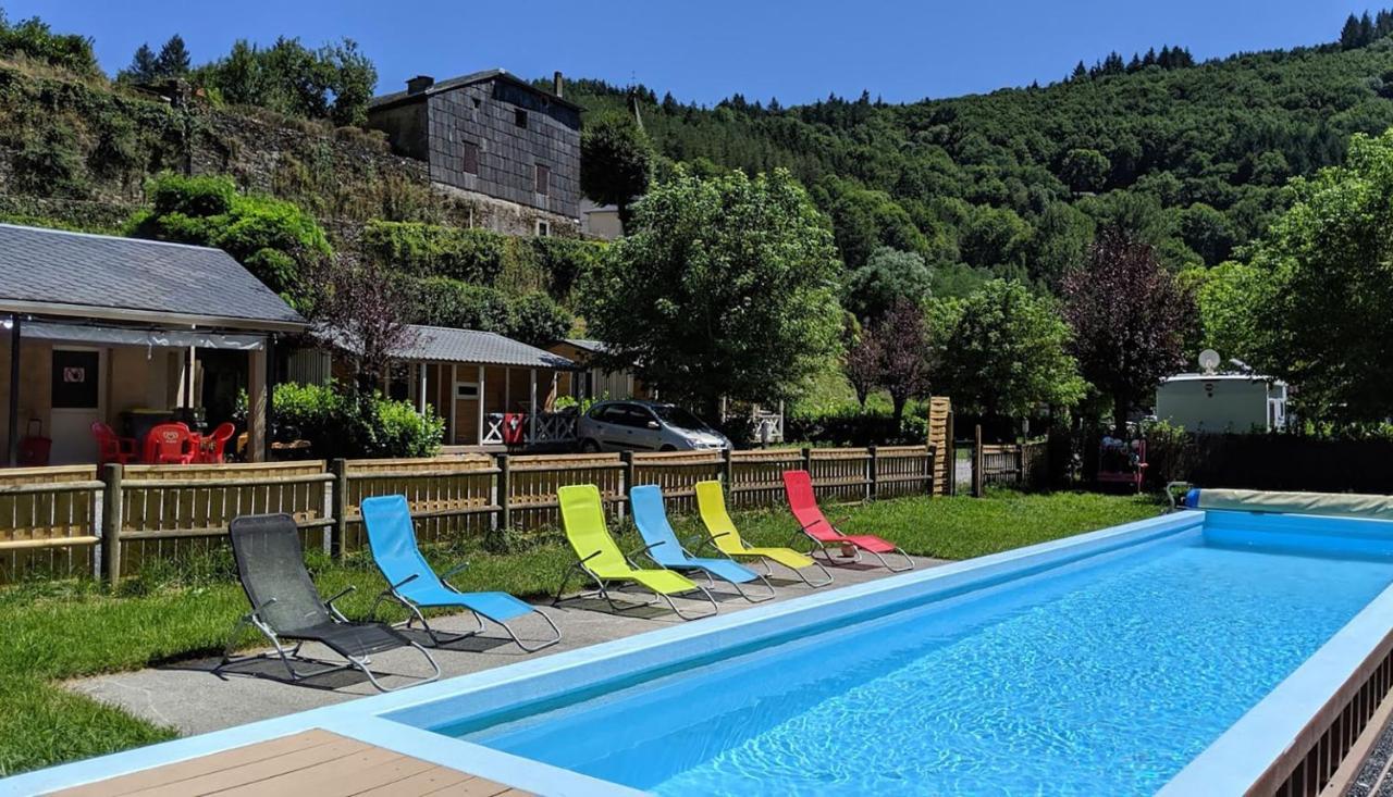 Camping Le Jardin - Chalets, Bungalows Et Emplacements Nus Pour Des Vacances Nature Le Long De La Riviere Le Gijou Lacaze Eksteriør billede