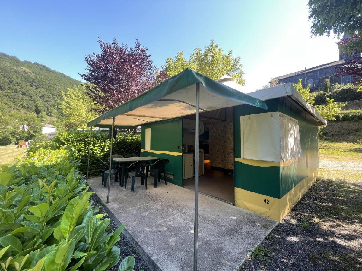 Camping Le Jardin - Chalets, Bungalows Et Emplacements Nus Pour Des Vacances Nature Le Long De La Riviere Le Gijou Lacaze Eksteriør billede