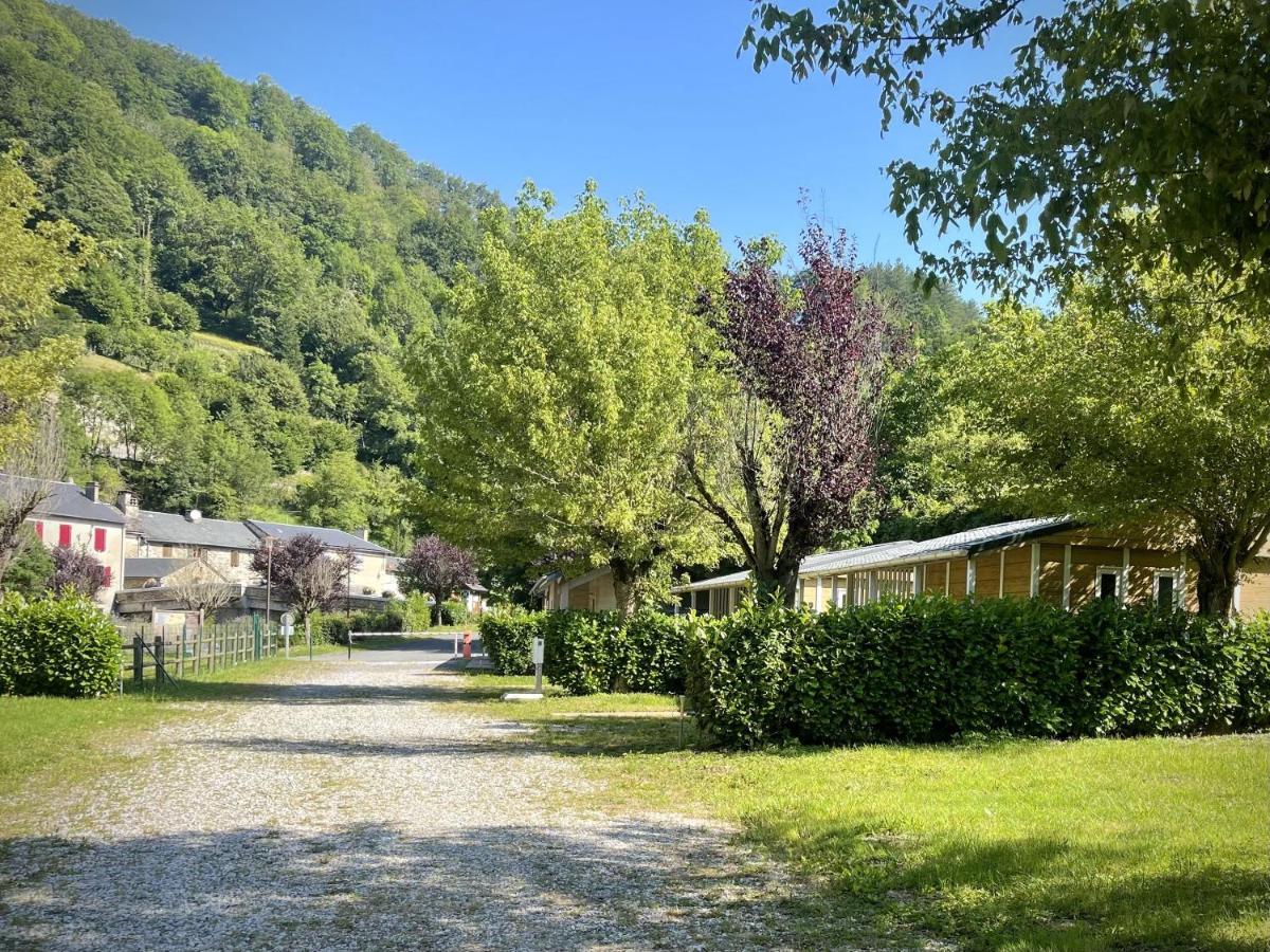 Camping Le Jardin - Chalets, Bungalows Et Emplacements Nus Pour Des Vacances Nature Le Long De La Riviere Le Gijou Lacaze Eksteriør billede
