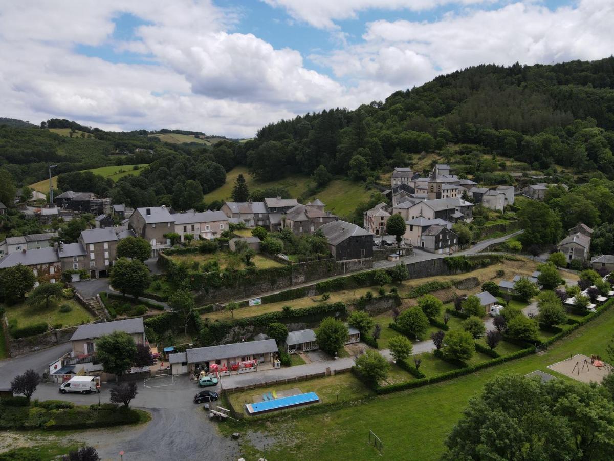 Camping Le Jardin - Chalets, Bungalows Et Emplacements Nus Pour Des Vacances Nature Le Long De La Riviere Le Gijou Lacaze Eksteriør billede
