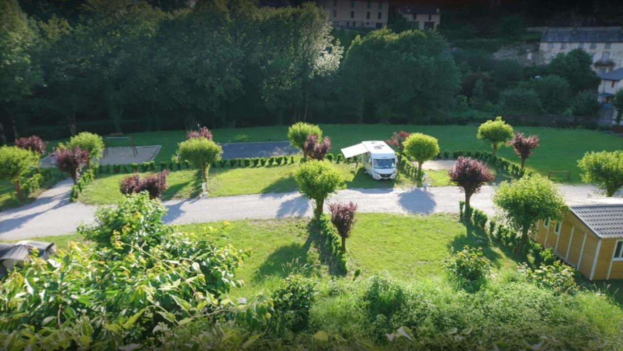 Camping Le Jardin - Chalets, Bungalows Et Emplacements Nus Pour Des Vacances Nature Le Long De La Riviere Le Gijou Lacaze Eksteriør billede