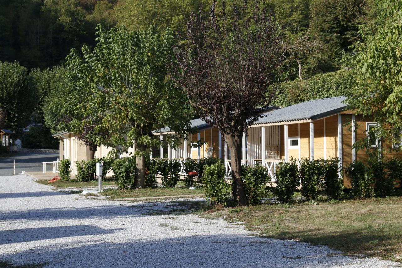 Camping Le Jardin - Chalets, Bungalows Et Emplacements Nus Pour Des Vacances Nature Le Long De La Riviere Le Gijou Lacaze Eksteriør billede