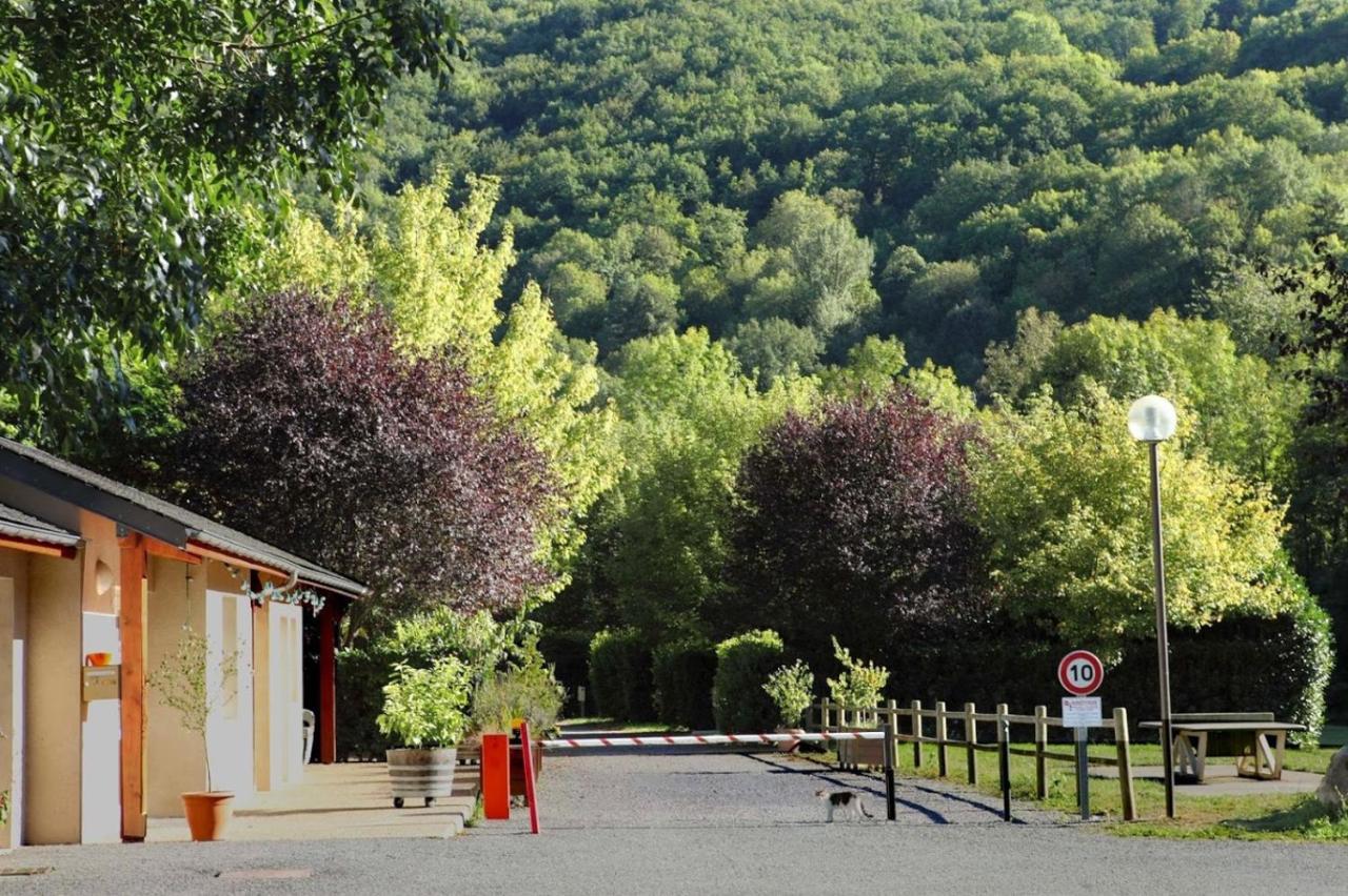 Camping Le Jardin - Chalets, Bungalows Et Emplacements Nus Pour Des Vacances Nature Le Long De La Riviere Le Gijou Lacaze Eksteriør billede