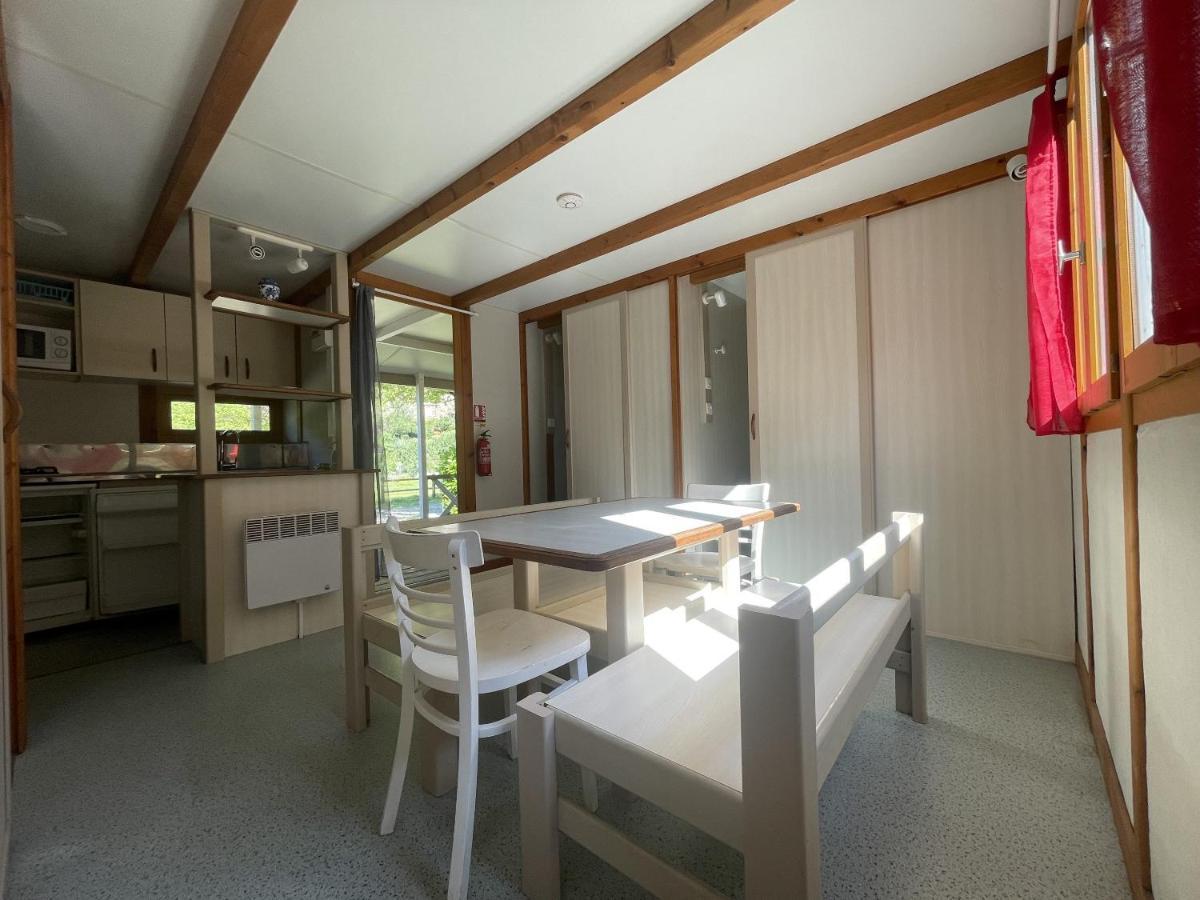 Camping Le Jardin - Chalets, Bungalows Et Emplacements Nus Pour Des Vacances Nature Le Long De La Riviere Le Gijou Lacaze Eksteriør billede