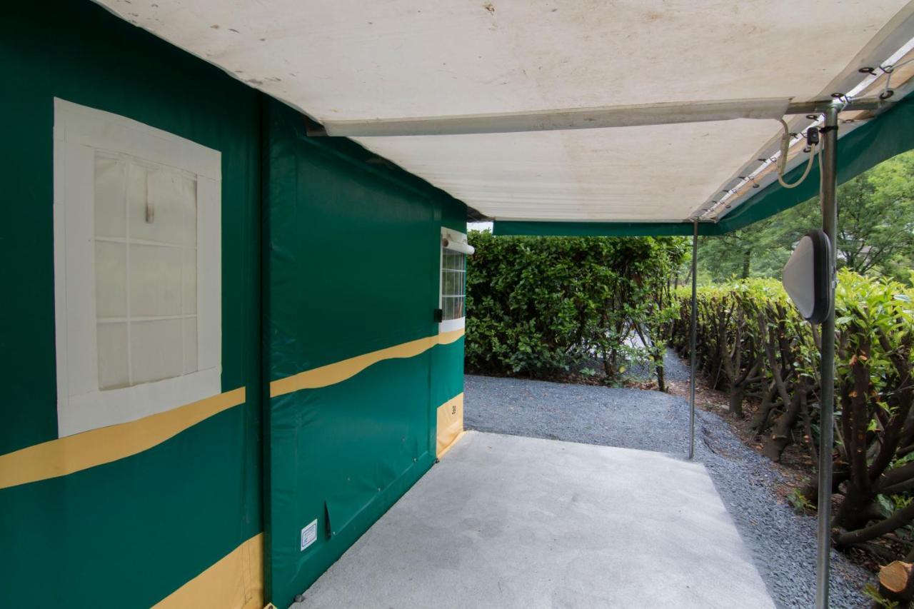 Camping Le Jardin - Chalets, Bungalows Et Emplacements Nus Pour Des Vacances Nature Le Long De La Riviere Le Gijou Lacaze Eksteriør billede