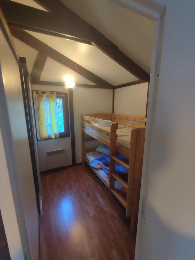 Camping Le Jardin - Chalets, Bungalows Et Emplacements Nus Pour Des Vacances Nature Le Long De La Riviere Le Gijou Lacaze Eksteriør billede